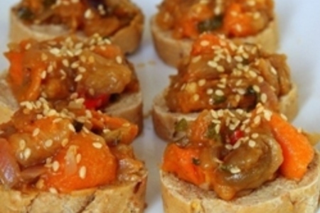 Фото к рецепту: Икра из печеных баклажан с абрикосами
