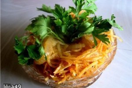 Фото к рецепту: Салат из сырого картофеля