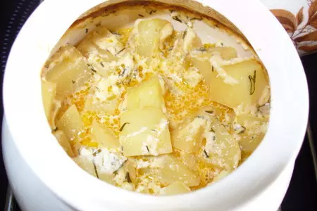 Жаркое в горшочках с индюшкой и кислой капустой
