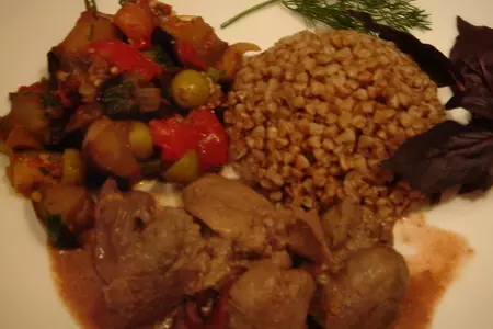 Куриная печень  со сливами  и медом