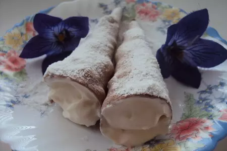 Трубочки с начинкой (canutillos rellenos)