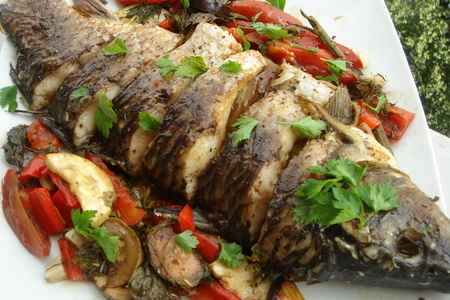 Запеченная рыба с овощами.