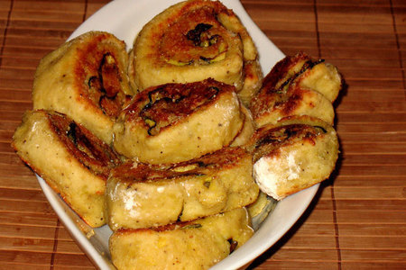 Фото к рецепту: Картофельные рулетики с грилованными цуккини