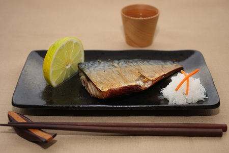 Фото к рецепту: Скумбрия по-японски: запеченая в духовке. и про сакэ...