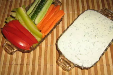 Вкусный соус к свежим овощам.