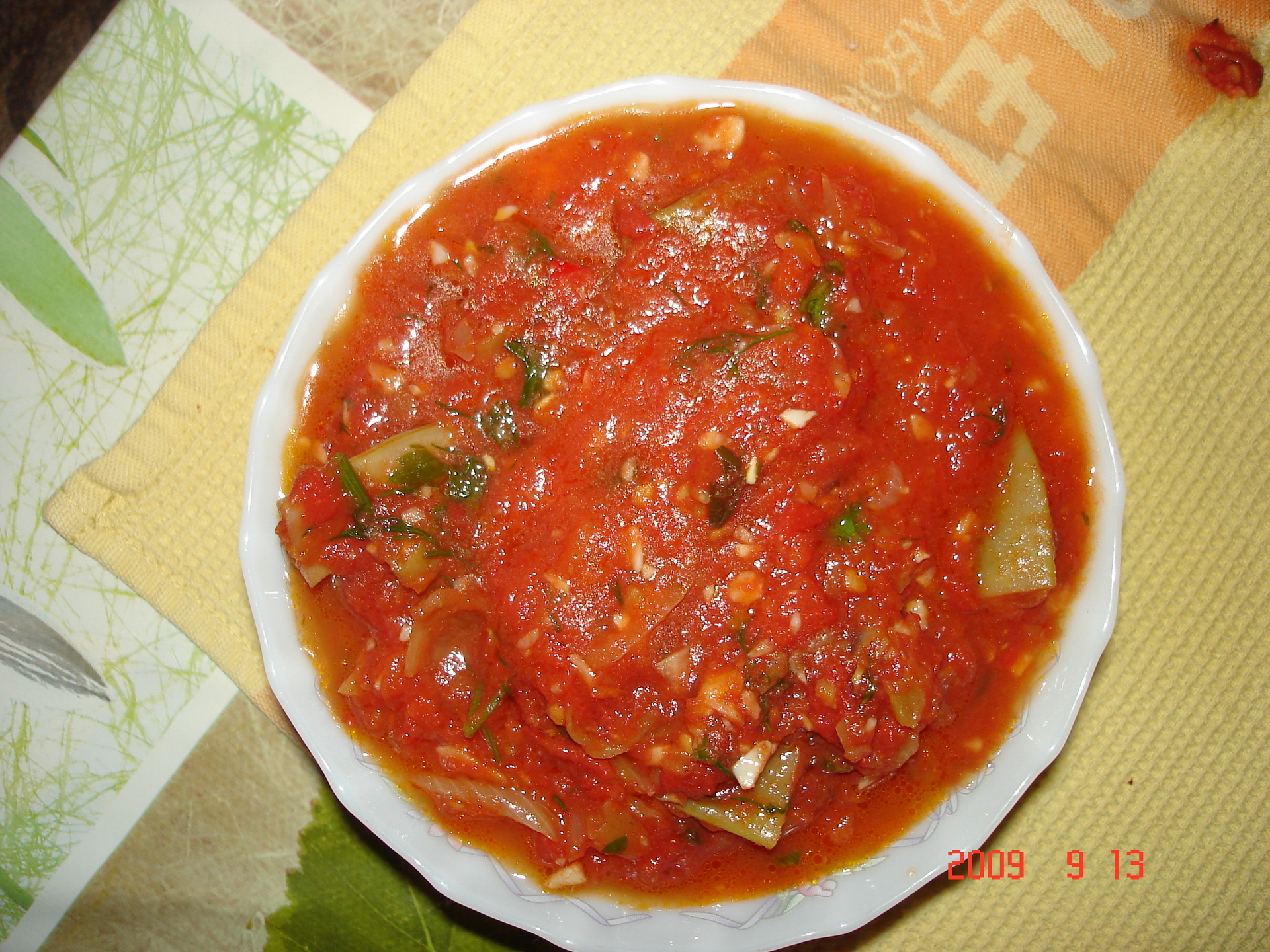 Фасоль стручковая в томате с овощами