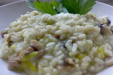 Ризотто  с луком пореем и грибами