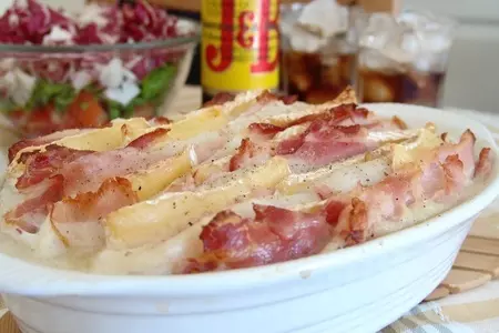 Рыба с беконом и бри
