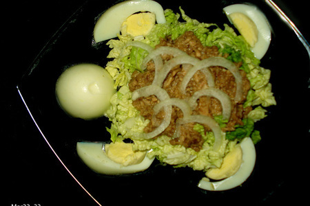 Фото к рецепту: Салат с тунцом и пекинской капустой