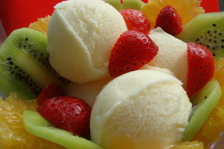 Легкое ванильное мороженое на основе йогурта.