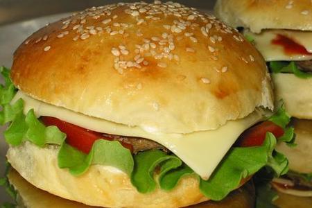 Фото к рецепту: Гамбургеры по домашнему