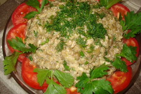 Фото к рецепту: Баклажанный салат с грецкими орехами