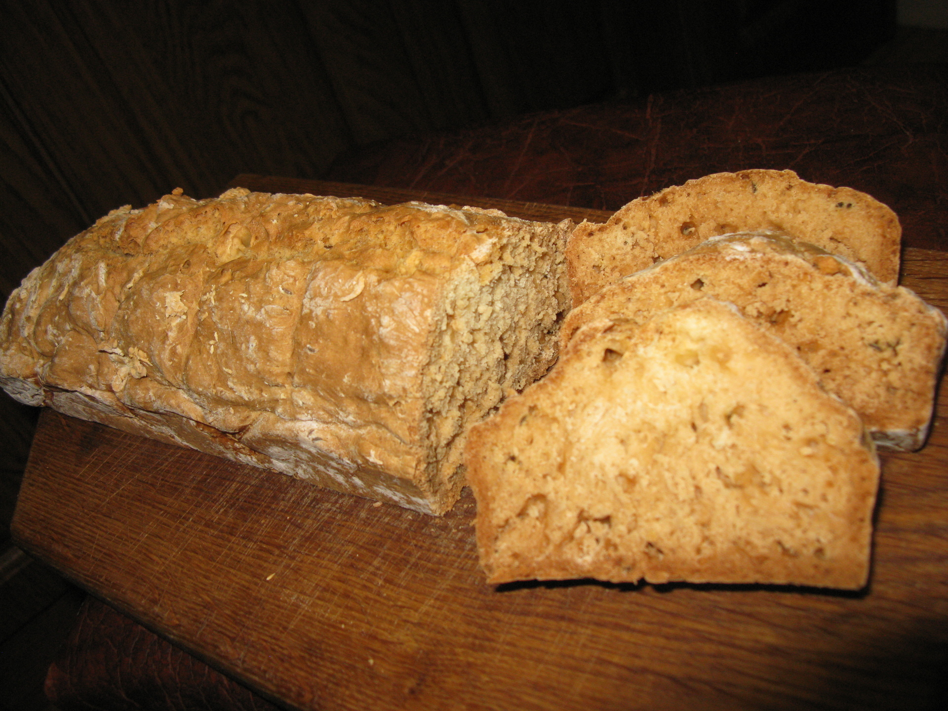 Хлеб на кефире без дрожжей. Хлебцы без дрожжей. Хлеб на кефире в духовке. Хлеб домашний на кефире фото.