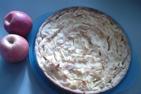 Фото к рецепту: Пирог "яблоки в сливках"