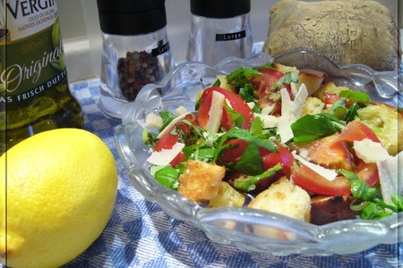 Панцанелла (panzanella) - тосканский хлебный салат с помидорами