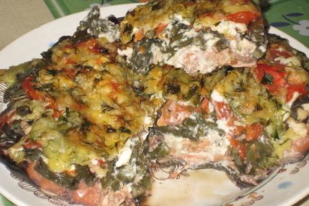 Фото к рецепту: Горбуша в соево-винно-уксусном маринаде под овощами.