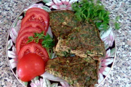 Кюкю (запеканка из зелени с орешками)