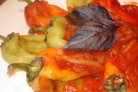 Фото к рецепту: Перец печеный в томатном соусе