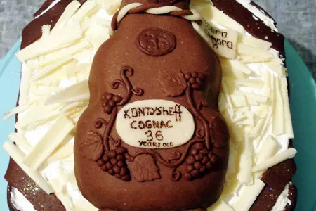 Торт на шоколадном бисквите со сливочным кремом и апельсинами