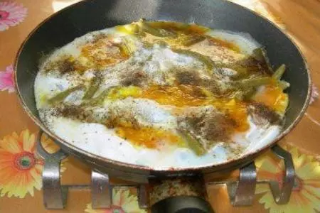 Яичница со стручковой фасолью