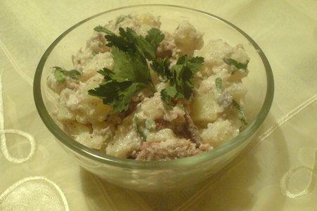 Фото к рецепту: Салат картофельный с чесночным соусом