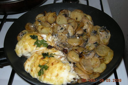 Грудки под сыром с картофелем и грибами.