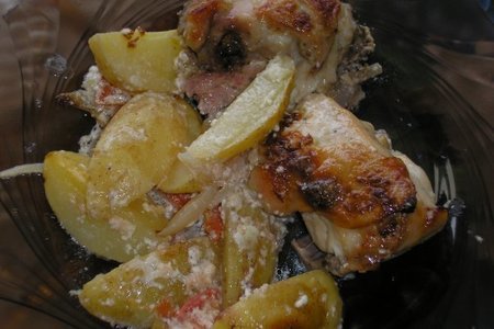 Курочка в сливочно-горчичной заливке с картофелем.