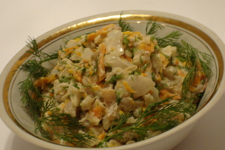 Фото к рецепту: Рыбный салат с морковью