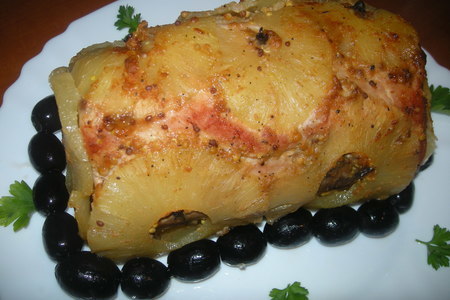 Фото к рецепту: Мясо в ананасе