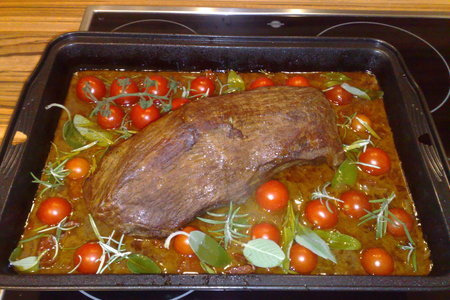 Фото к рецепту: Тушёная говядина с томатами