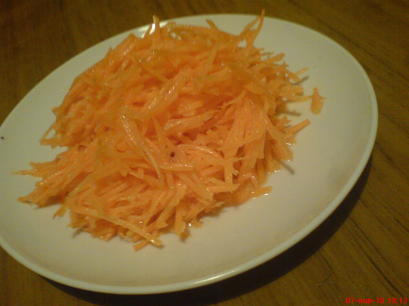 Салат морковь салат масло сколько калорий. Морковный салат с Димоном. Морковный салат Магнолия. Салат морковный и рыба.