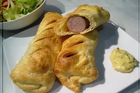 Пикантные колбаски в  "коконе" из теста