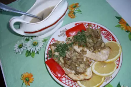 Морской окунь с баклажанами и коричным соусом
