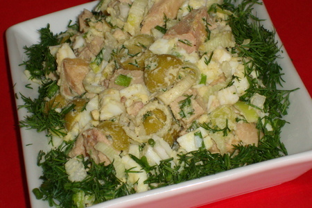 Салат из печени  трески с оливками и каперсами