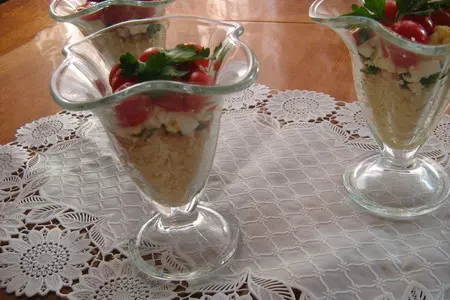 Салат с кус-кусом и креветками.