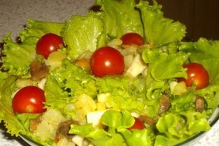 Фото к рецепту: Грибной салат с яблоками