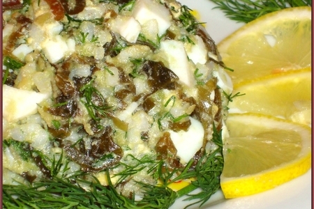 Салат из морской капусты  с заправкой из авокадо