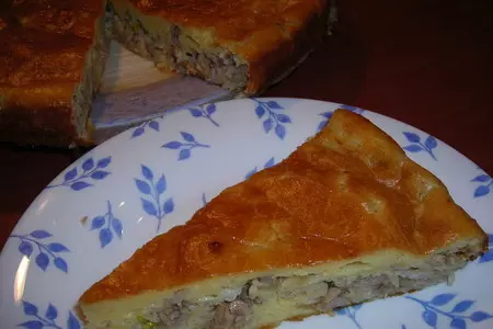 Заливной пирог с сайрой,рисом и жаренным луком