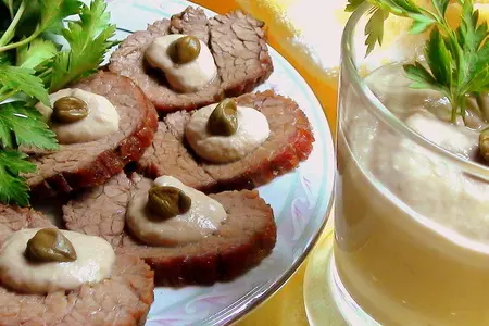 Запеченная говядина с соусом тоннато