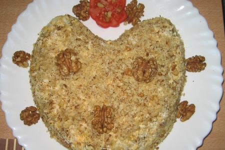 Фото к рецепту: Салат "ореховое сердце" с мясом