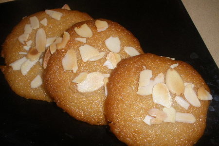 Фото к рецепту: Печенье медово-миндальное