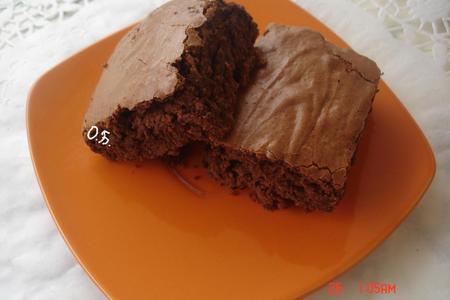 Фото к рецепту: Греческий шоколадный кекс на дрожжах
