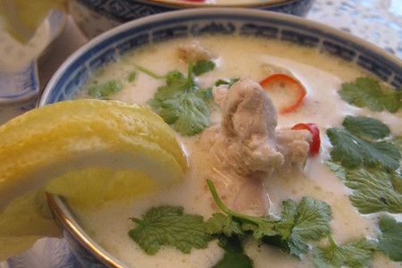Фото к рецепту: Суп куриный на кокосовом молоке