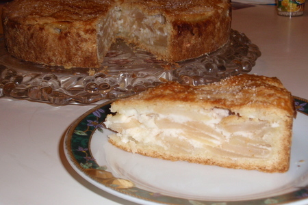 Фото к рецепту: Яблочный пирог с кремом