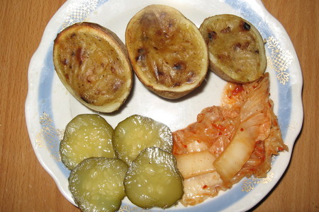 Фото к рецепту: Картофель запечённый с начинкой