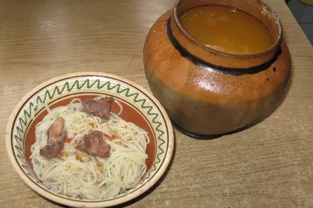Говяжье сердце, тушенное в соусе в горшочках
