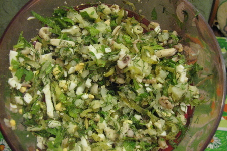 Фото к рецепту: Салат из морского коктейля с рукколой