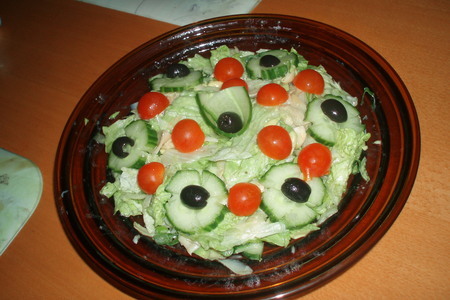 Салат с авокадо и маринованными артишоками