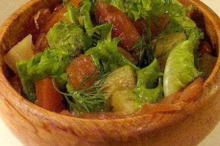 Салат с копченой куриной грудкой и ананасами