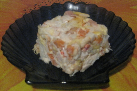 Фото к рецепту: Салат с крабовым мясом и кальмаром